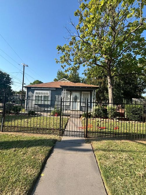 3801 E Berry St, Fort Worth, TX, 76105-4947 | Card Image
