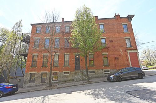 945 Parkside Pl, Cincinnati, OH, 45202-1583 | Card Image