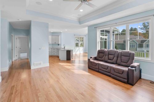4 Testament Cir, Nashua, NH, 03062-1057 | Card Image