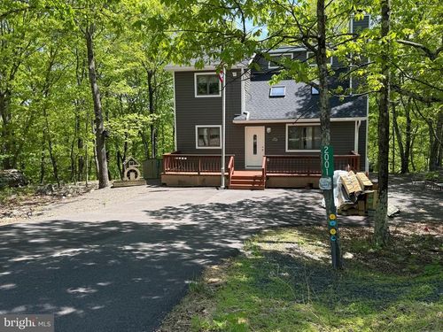 2001 Scarborough Way, Bushkill, PA, 18324 | Card Image