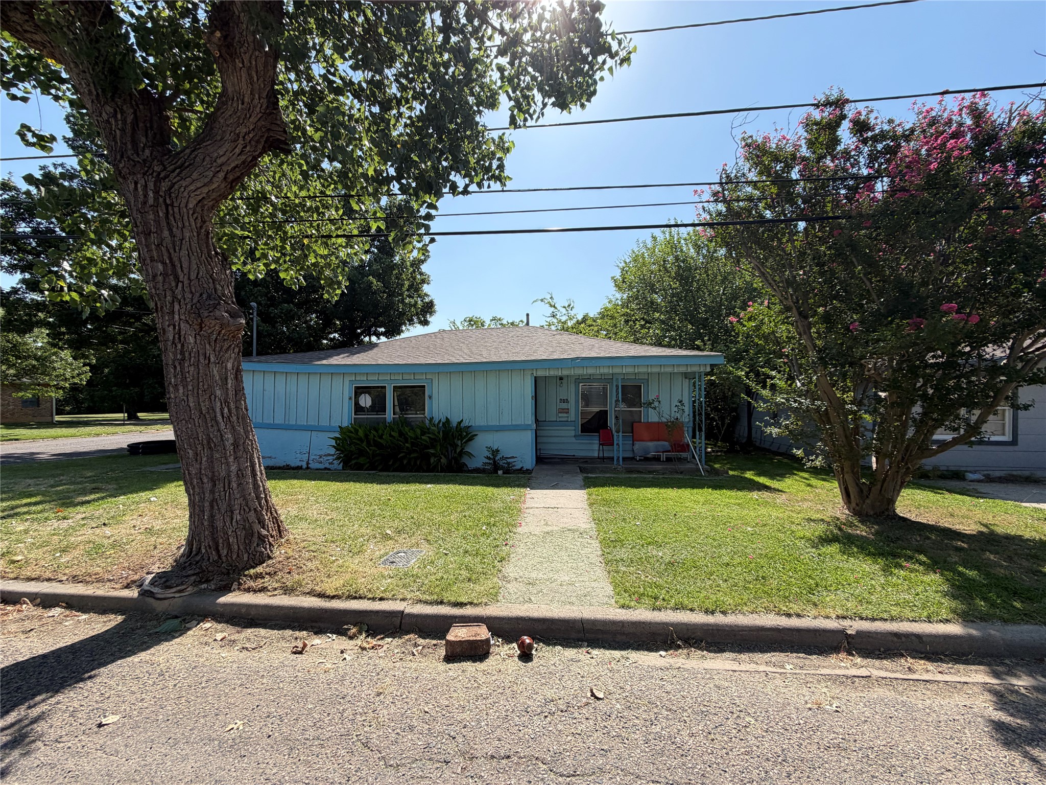 Residential in Whitesboro