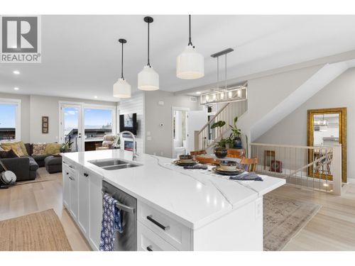 6-3220 Hilltown Dr, Kelowna, BC, V1V0C6 | Card Image