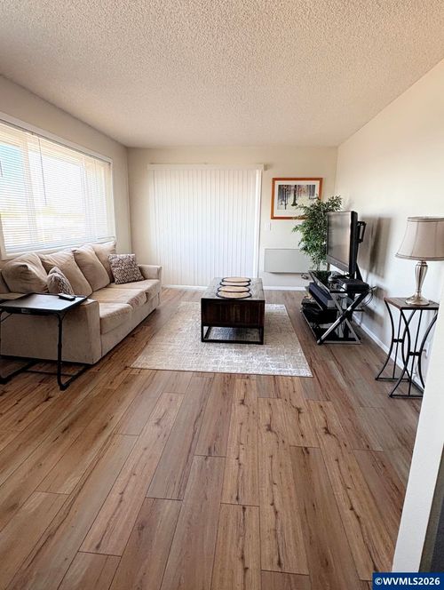 950 Evergreen #311 Rd, Woodburn, OR, 97071 | Card Image