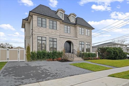 772 Park Ln, Valley Stream, NY, 11581-3641 | Card Image