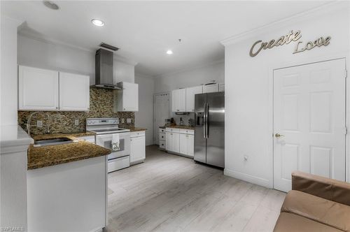 54-1064 Hampton Cir, NAPLES, FL, 34105-4821 | Card Image