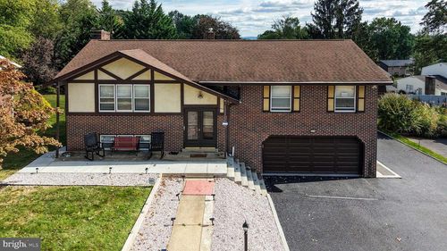 16 Ironstone Dr, READING, PA, 19606-2960 | Card Image