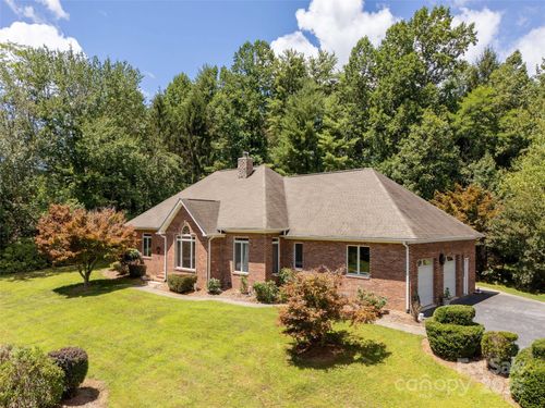 15 Oak Gate Dr, Hendersonville, NC, 28739-9342 | Card Image