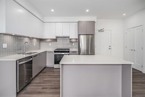 13788 76 Ave, Surrey, BC, V3W3V9 | Card Image