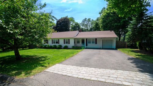 208 Woodhampton Dr, White Plains, NY, 10603-1913 | Card Image
