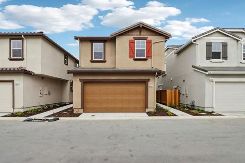 2211 Daisy Dr, Hollister, CA, 95023-6684 | Card Image