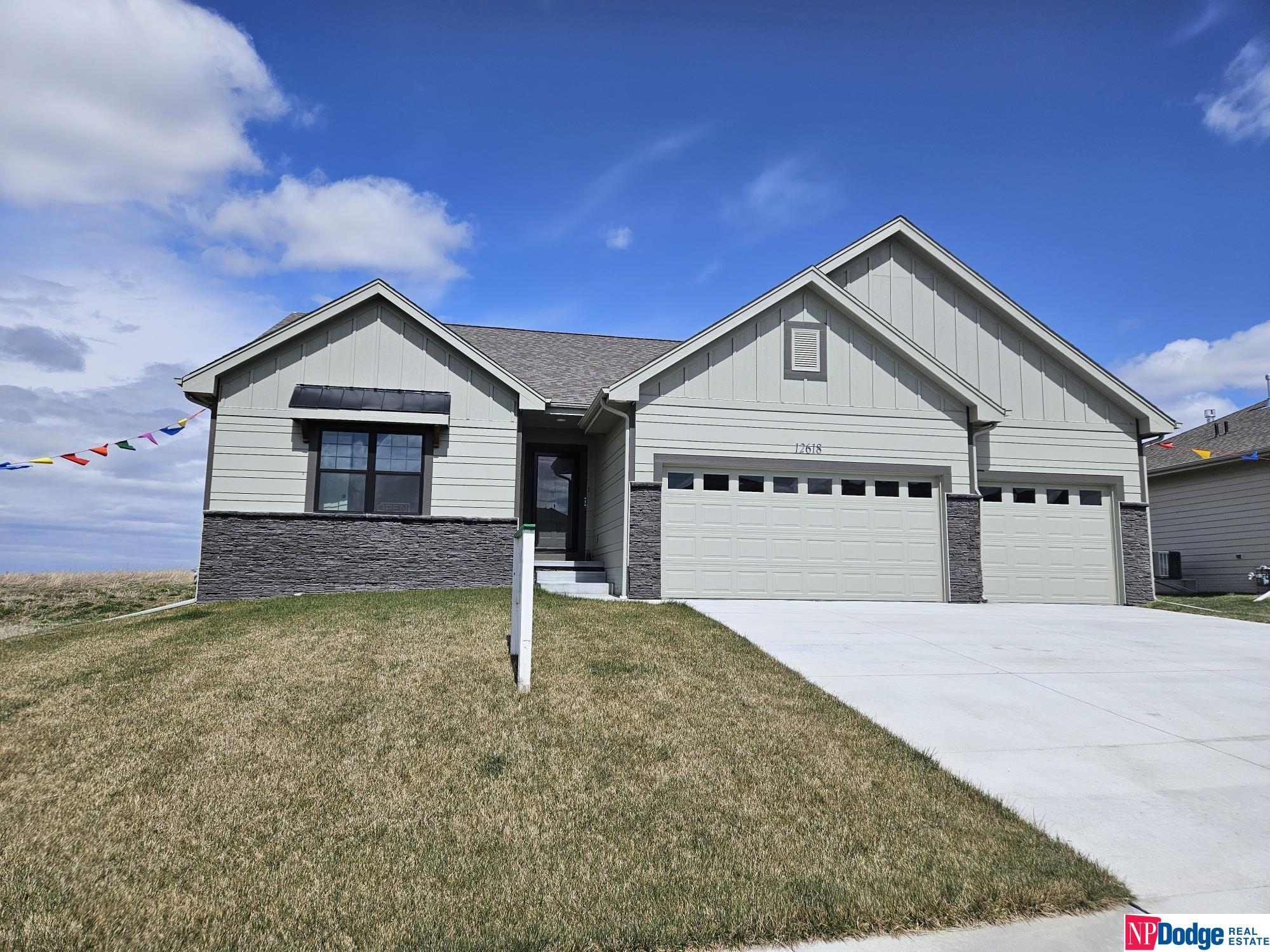 Glenn St, Omaha, NE 68138