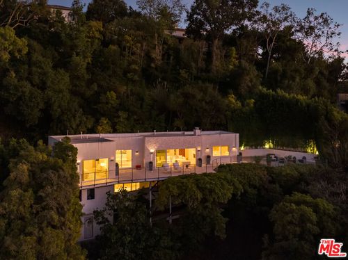 9422 Readcrest Dr, Beverly Hills, CA, 90210-2552 | Card Image