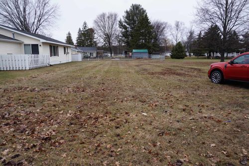 521 Washington St, East Tawas, MI, 48730 | Card Image