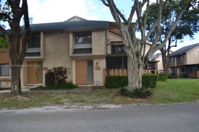 66 Wimbledon Lake Dr, Townhouse with 3 bedrooms, 2 bathrooms and null parking in Plantation FL | Image 3