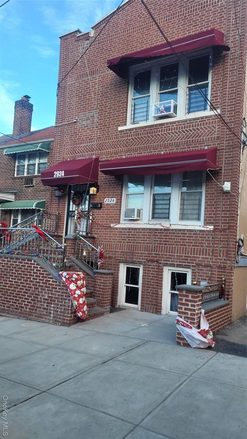 2924 Yates Ave, Bronx, NY, 10469-5227 | Card Image