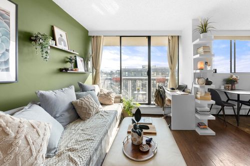 {{alt}} | Card Image