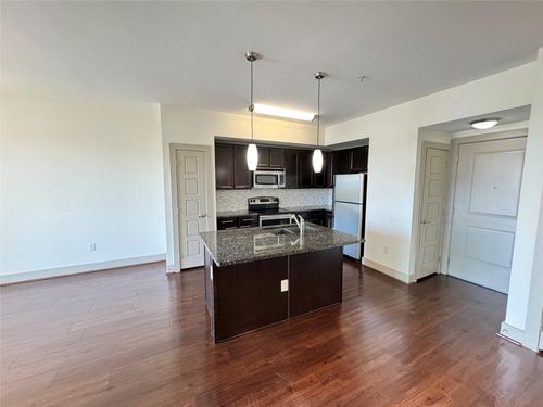 10b447-145 Heights Blvd, Houston, TX, 77007-3757 | Card Image
