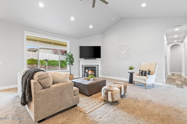 Living Room | Image 13