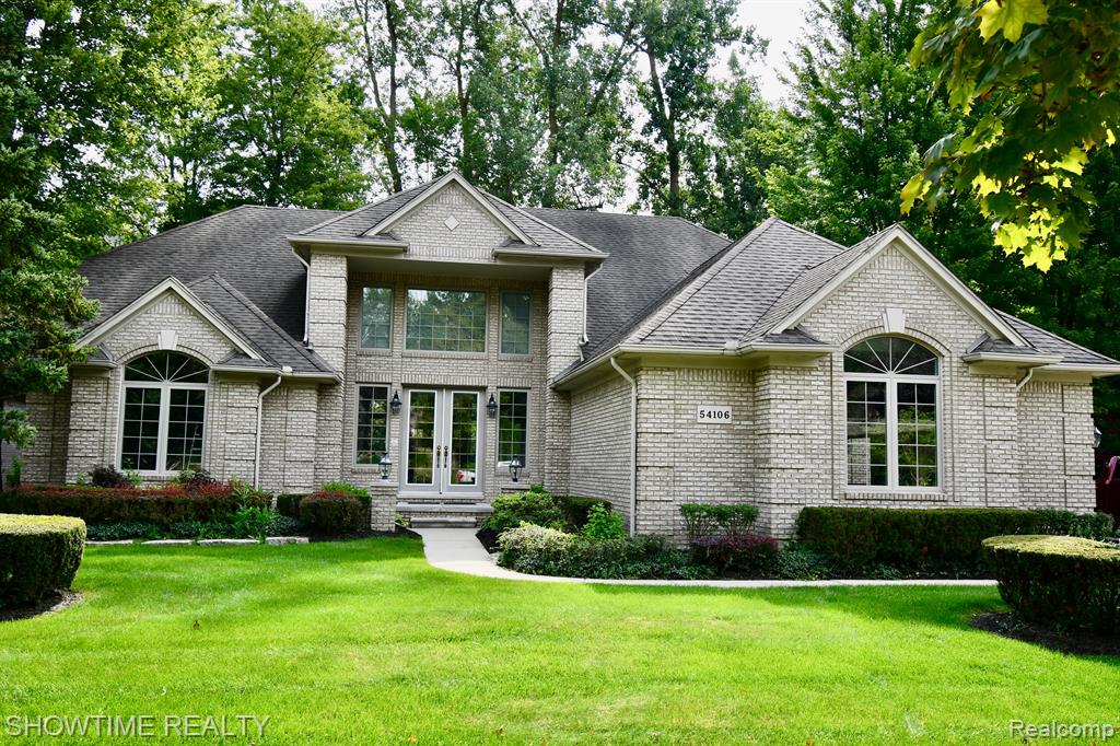 Longneedle Dr, Shelby Township, MI 48315