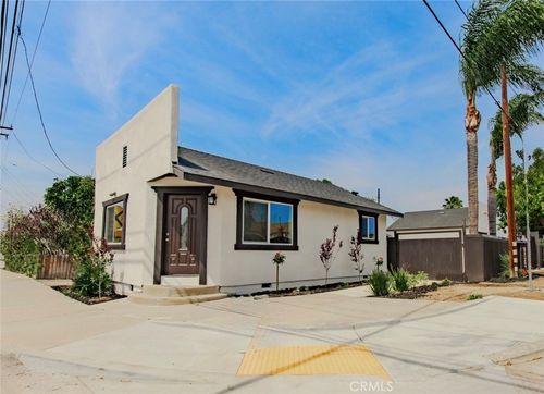957 Center St, Riverside, CA, 92507-1411 | Card Image