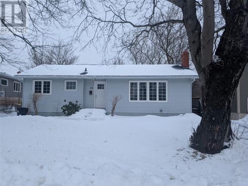 32 Dundas Street, St. John's, NL, A1B1X2 | Card Image