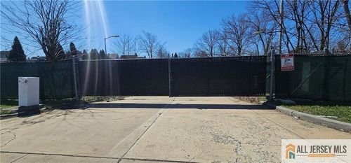 227 Washington St, Perth Amboy, NJ, 08861-3423 | Card Image