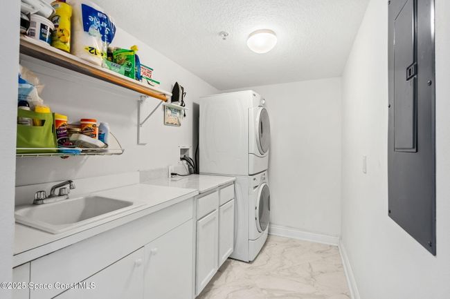 Laundry Room w/ sink | Image 23