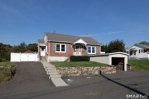 27 Kodak St, Waterbury, CT, 06704-2014 | Card Image