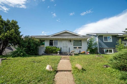 183 Dovely Cres Se, Calgary, AB, T2B2K9 | Card Image
