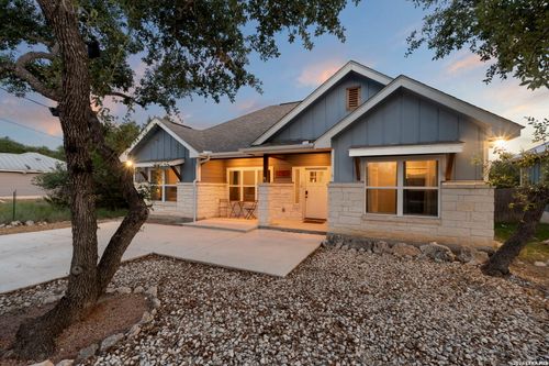 986 Paradise Dr, Canyon Lake, TX, 78133-5687 | Card Image