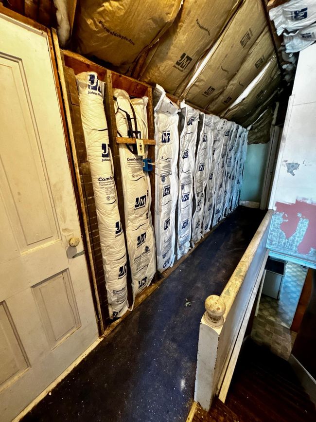 Upstairs Hallway | Image 10