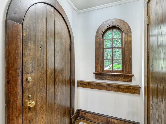 6 - Foyer.jpg | Image 6