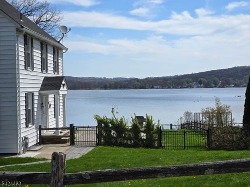 8 Spring Ln, Stanhope, NJ, 07874-2900 | Card Image