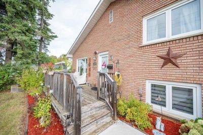 3255 Petawawa Blvd, House other with 3 bedrooms, 2 bathrooms and 4 parking in Petawawa ON | Image 3