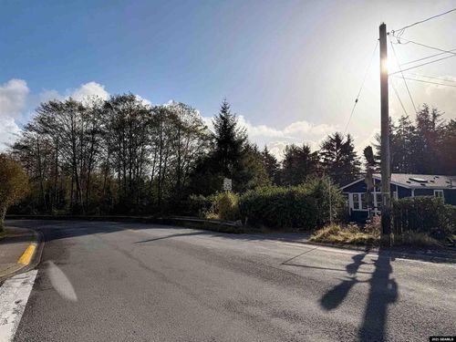 813 Lake St, Sitka, AK, 99835-7206 | Card Image