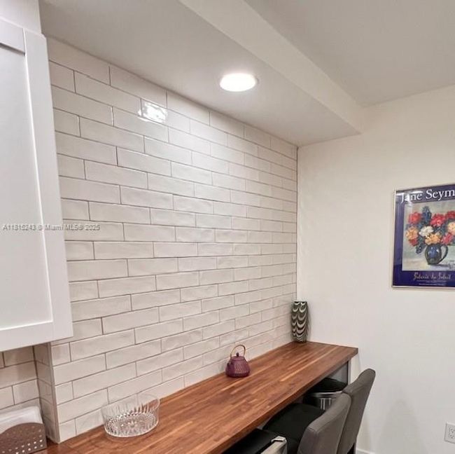 APT-1014 - 4001 Hillcrest Dr, Condo with 1 bedrooms, 2 bathrooms and null parking in Hollywood FL | Image 4