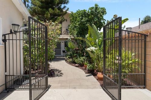 b-22521 Victory Boulevard, West Hills, CA, 91307 | Card Image