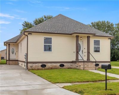 3201-03 Delambert Street, Home with 5 bedrooms, 4 bathrooms and null parking in Chalmette LA | Image 1