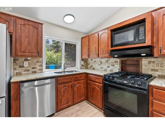 1472 Sw 14 Th St, House other with 4 bedrooms, 3 bathrooms and 2 parking in Gresham OR | Image 8
