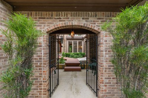30270 Oakview Way, Bingham Farms, MI, 48025-4626 | Card Image