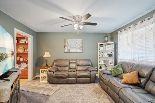 479 Garden St, West Islip, NY, 11795-2529 | Card Image
