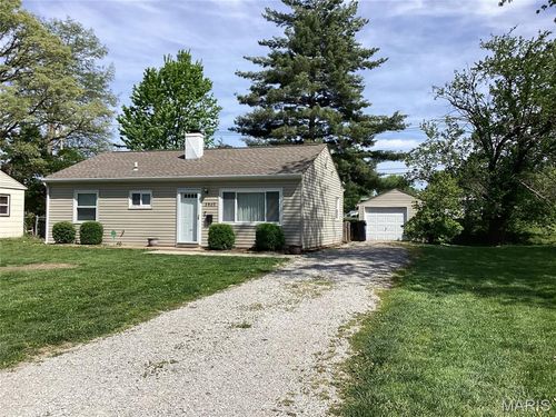 3805 Little Flower Ln, Belleville, IL, 62226-6006 | Card Image