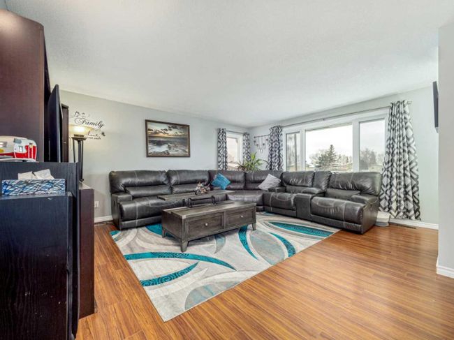 1106 41 Avenue N, Home with 4 bedrooms, 2 bathrooms and 5 parking in Lethbridge AB | Image 7