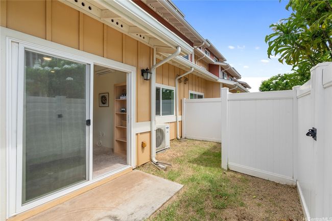 Back enclosed yard | Image 18