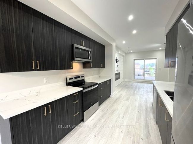 442 Veterans Dr, House attached with 2 bedrooms, 3 bathrooms and 1 parking in Barrie ON | Image 10