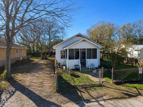 817 Handy Ave, Ocean Springs, MS, 39564-3831 | Card Image