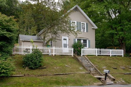 62 Grove St, Spencer, MA, 01562-1730 | Card Image