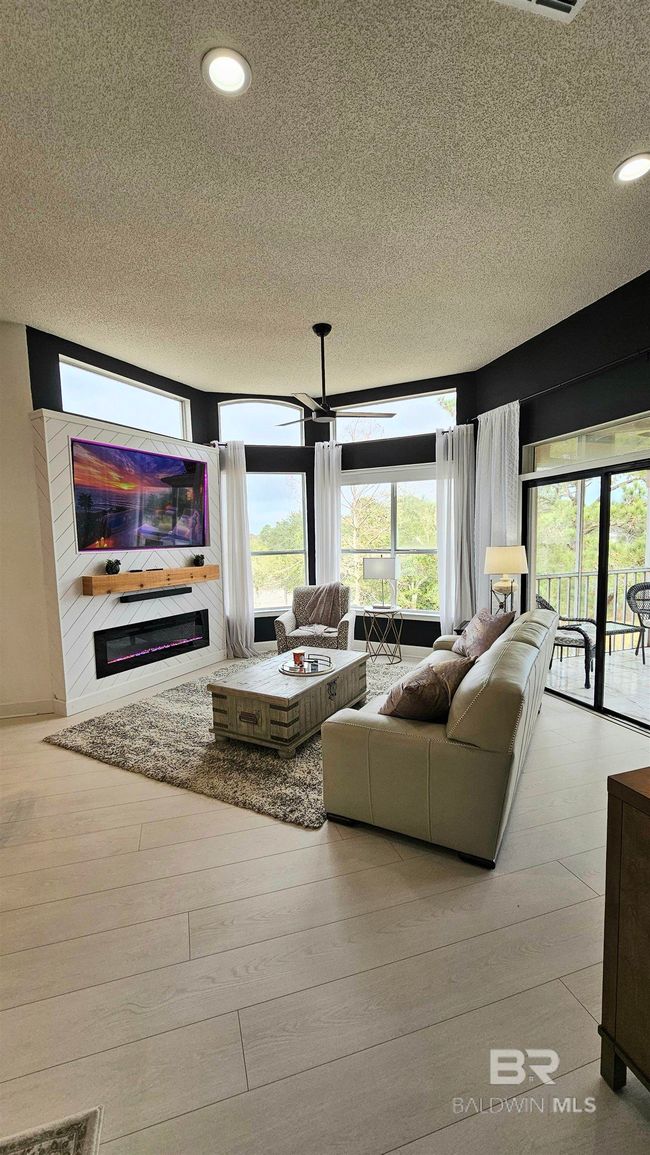Living Room | Image 10