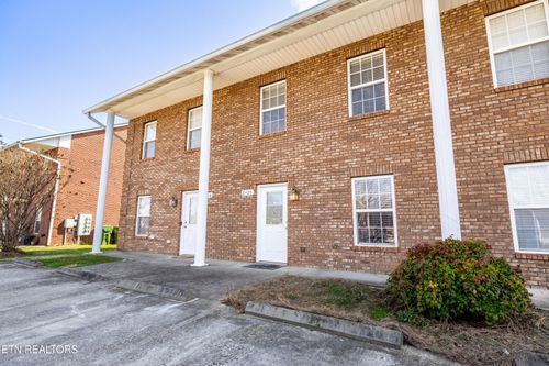 2420 Hallerins Ct, Maryville, TN, 37801-9321 | Card Image