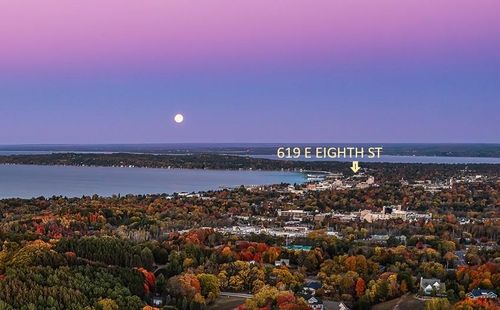 619 E 8th St, Traverse City, MI, 49686-2530 | Card Image